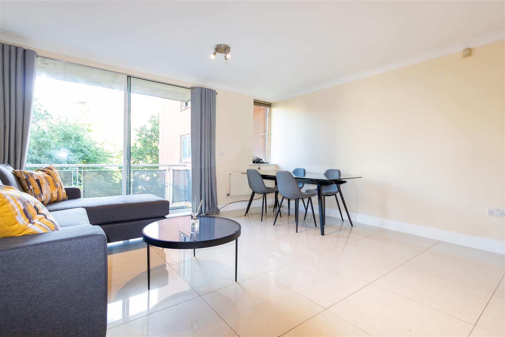 1 bed property in Regent Court, St John's Wood